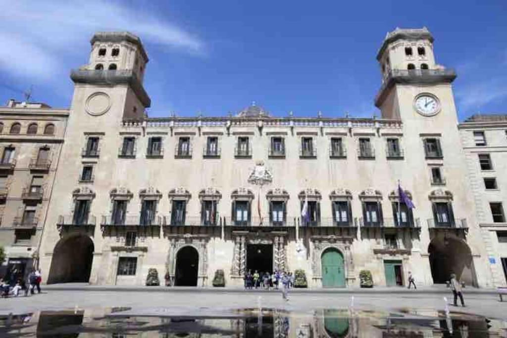 Charming & Spacious Apartment In Historic Centre & Short Walk To Beach Alicante Ngoại thất bức ảnh