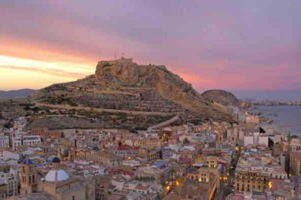 Charming & Spacious Apartment In Historic Centre & Short Walk To Beach Alicante Ngoại thất bức ảnh